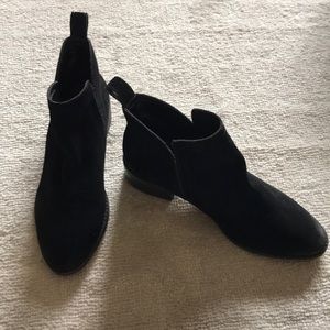 Dolce Vita Black Suede Booties - Nearly New